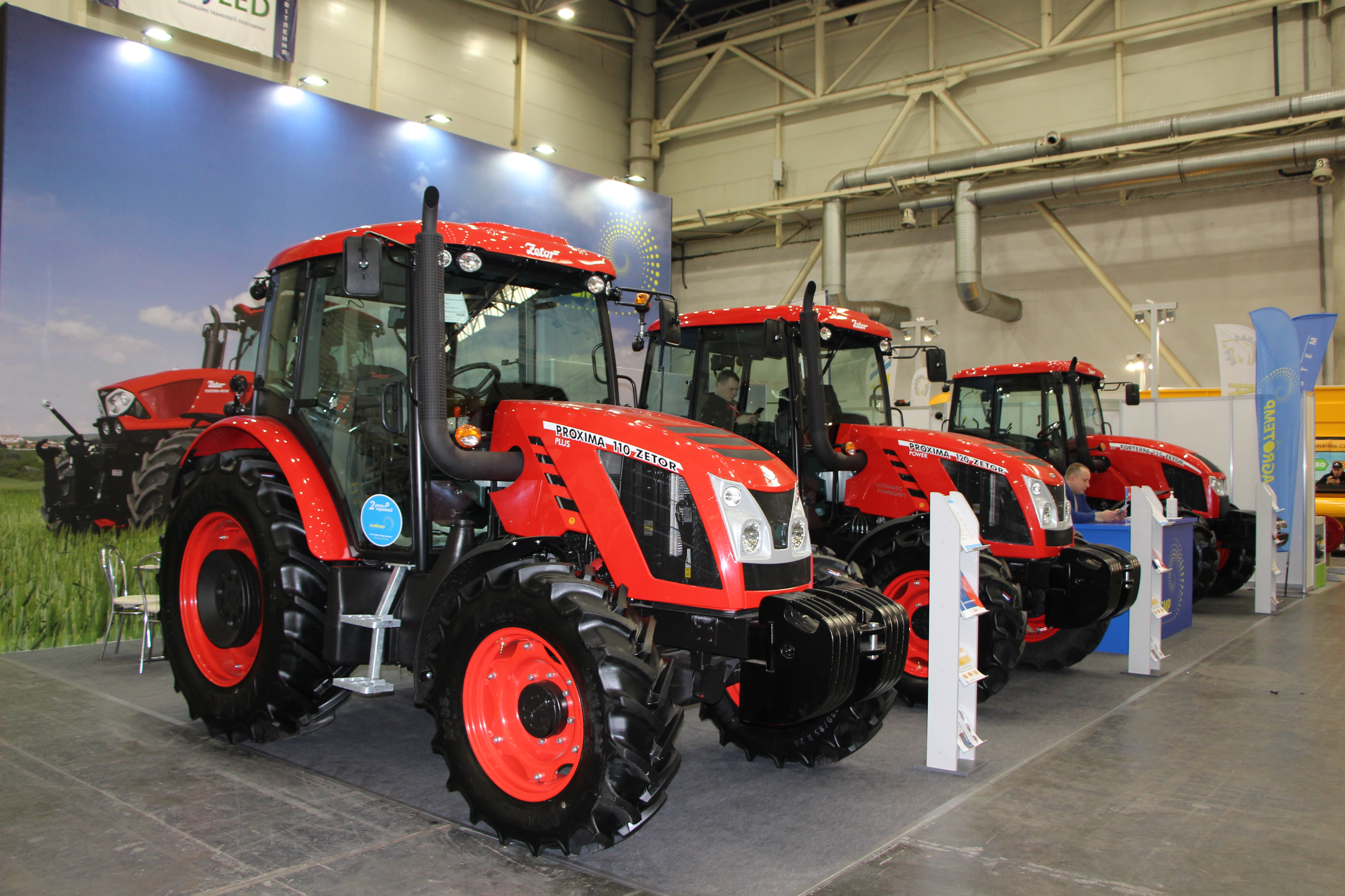 Týden před konfliktem probíhala v Kyjevě mezinárodní výstava Grain Technologies, kde byl ZETOR zastoupen společností Agro-Temp, která je výhradním prodejcem pro Ukrajinu