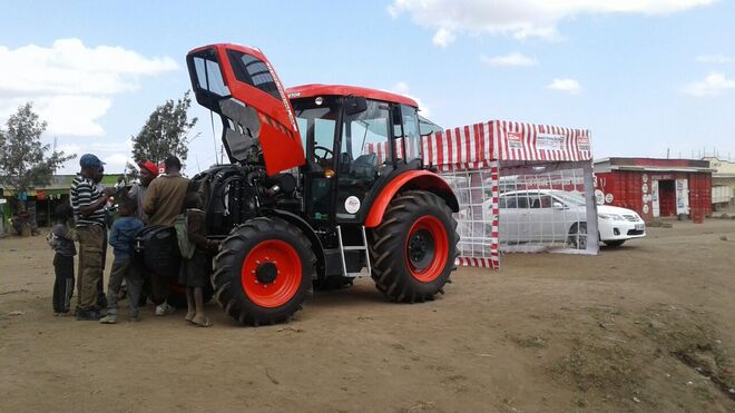 20170821_Tractor Show projíždí Keňou 1