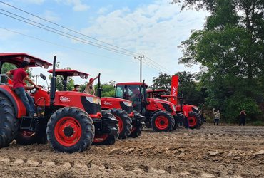 Na plantážích ve Vietnamu se opět prohánějí traktory ZETOR