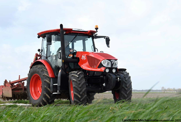 ZETOR PROXIMA HS jako užitečný pomocník na nizozemské mléčné farmě